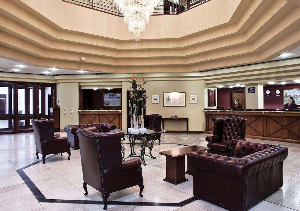 โรงแรมคอปธอร์น เอฟฟิงแฮม แกตวิค Copthorne  ภายนอก รูปภาพ