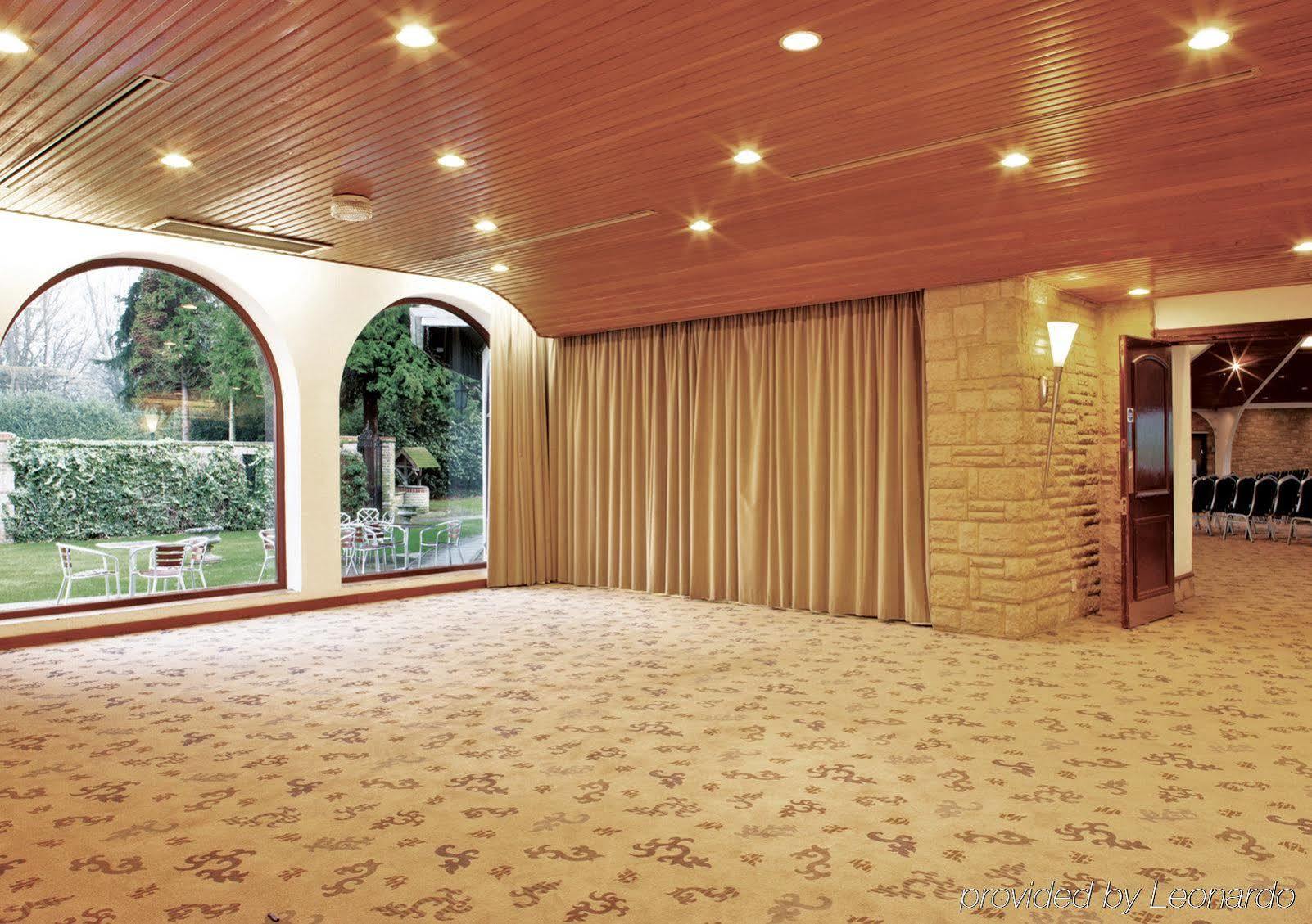 โรงแรมคอปธอร์น เอฟฟิงแฮม แกตวิค Copthorne  สิ่งอำนวยความสะดวก รูปภาพ