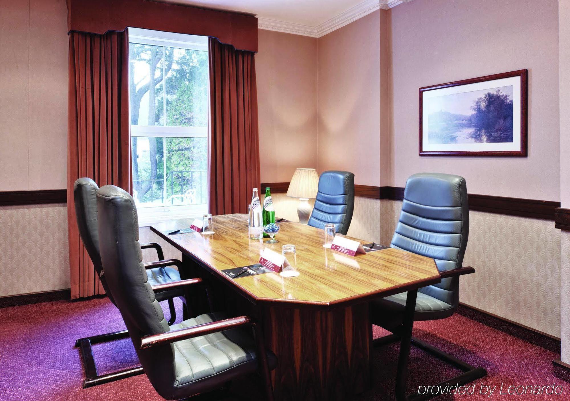 โรงแรมคอปธอร์น เอฟฟิงแฮม แกตวิค Copthorne  ธุรกิจ รูปภาพ